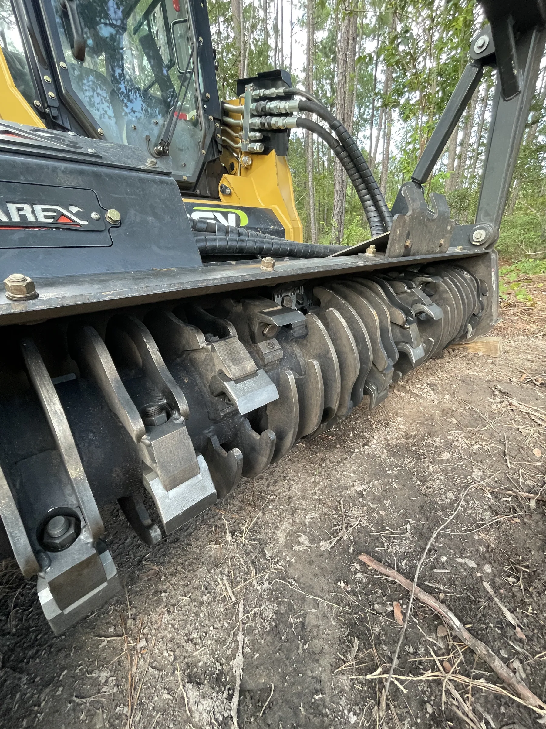 Forestry mulching head working through dense material